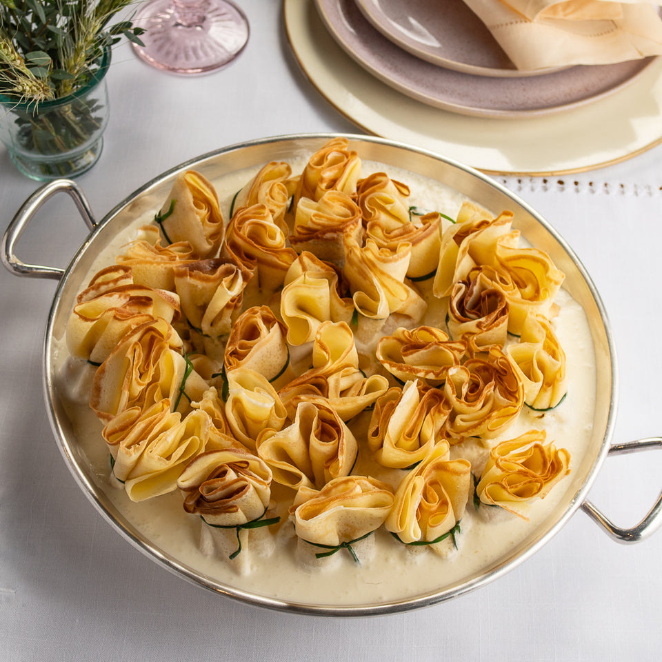 Trouxinha de Bacalhau com Molho de Natas e Cebola Confit