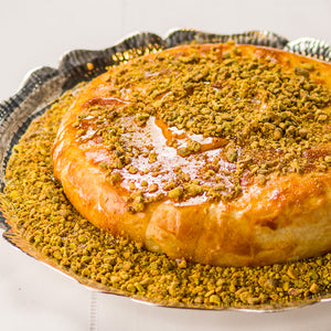 Queijo Brie Folhado com Farofa de Pistache e Mel Trufado