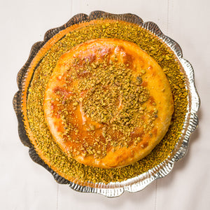 Queijo Brie Folhado com Farofa de Pistache e Mel Trufado