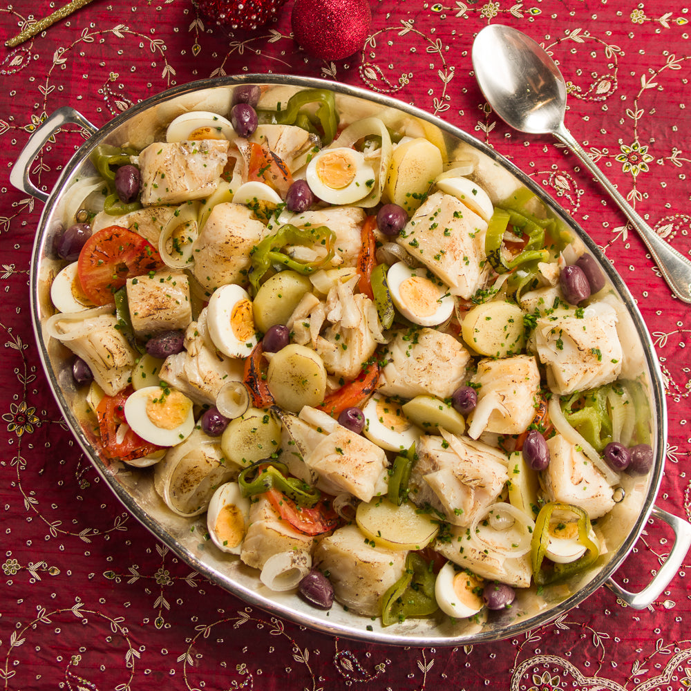 Bacalhoada Tradicional (Tomate- Cebola- Batata- Ovo- Azeitona e Alho Frito)