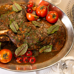 Pernil de Cordeiro com Purê Robuchon e Mini Legumes