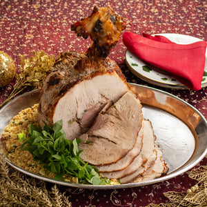 Pernil de Porco Assado Lentamente- Farofa Rústica- e acompanha o Próprio Molho