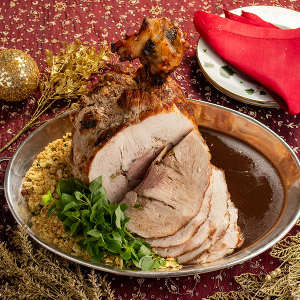 Pernil de Porco Assado Lentamente- Farofa Rústica- e acompanha o Próprio Molho