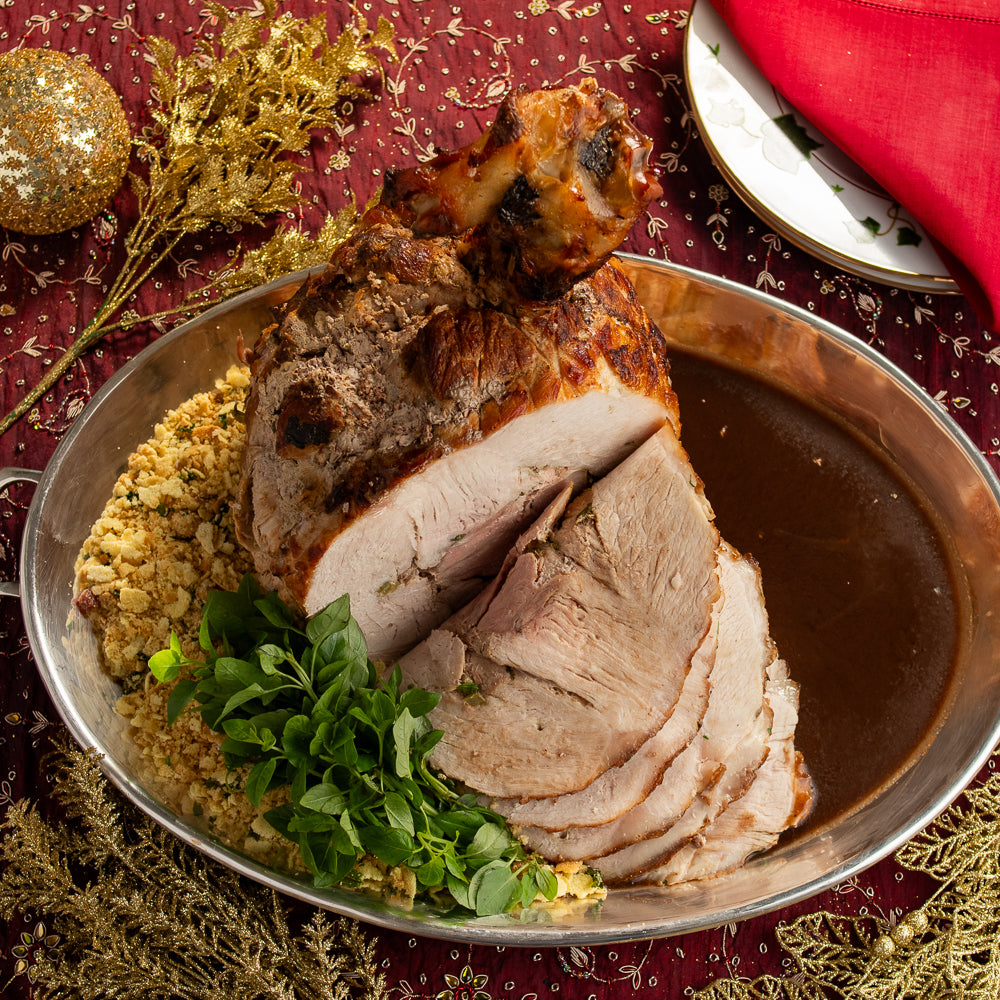 Pernil de Porco Assado Lentamente- Farofa Rústica- e acompanha o Próprio Molho