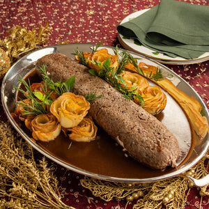 Rocambole de Cordeiro com Queijo e Molho Roti e Hortelã