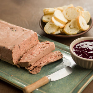 Patê de Foie com Torradinhas e Calda de Frutas Vermelhas