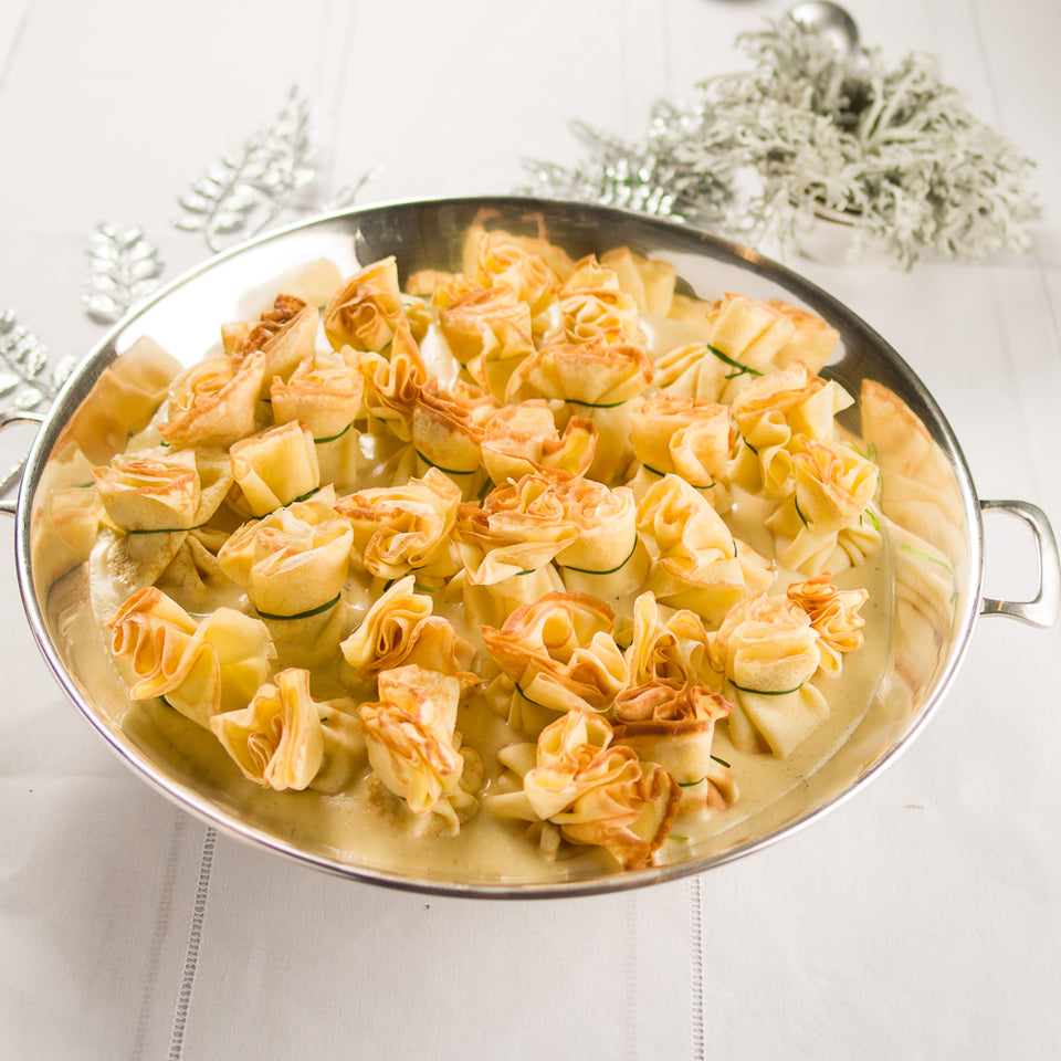 Trouxinha de Queijo Brie com Molho Cremoso de Parmesão