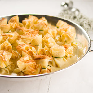 Trouxinha de Queijo Brie com Molho Cremoso de Parmesão