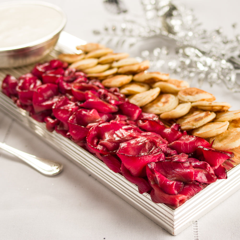 Salmão Bicolor com Blinis e Creme Azedo