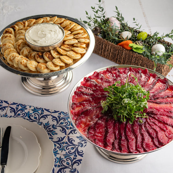 Salmão Bicolor com Blinis e Creme Azedo