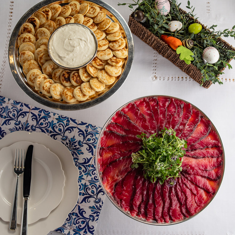 Salmão Bicolor com Blinis e Creme Azedo
