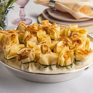 Trouxinha de Bacalhau com Molho de Natas e Cebola Confit