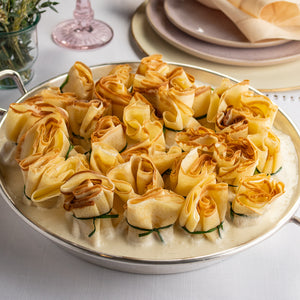 Trouxinha de Bacalhau com Molho de Natas e Cebola Confit