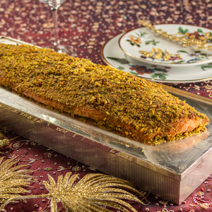 Salmão Poché com Crosta de Pistache e Molho de Açafrão