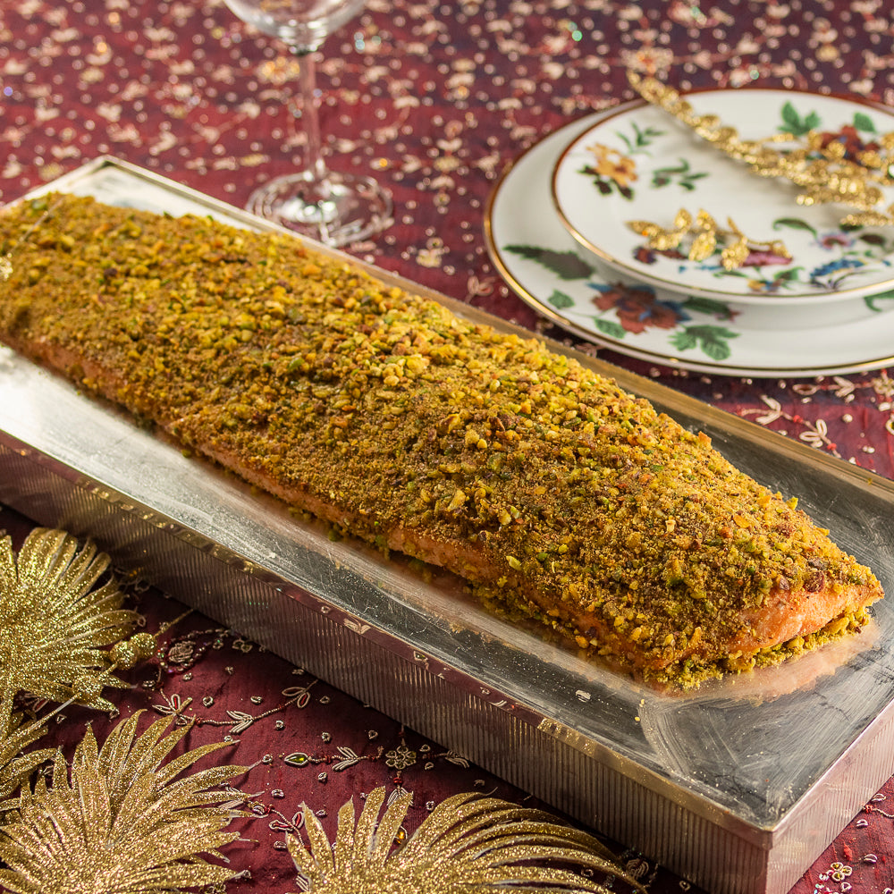 Salmão Poché com Crosta de Pistache e Molho de Açafrão
