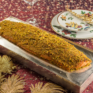 Salmão Poché com Crosta de Pistache e Molho de Açafrão