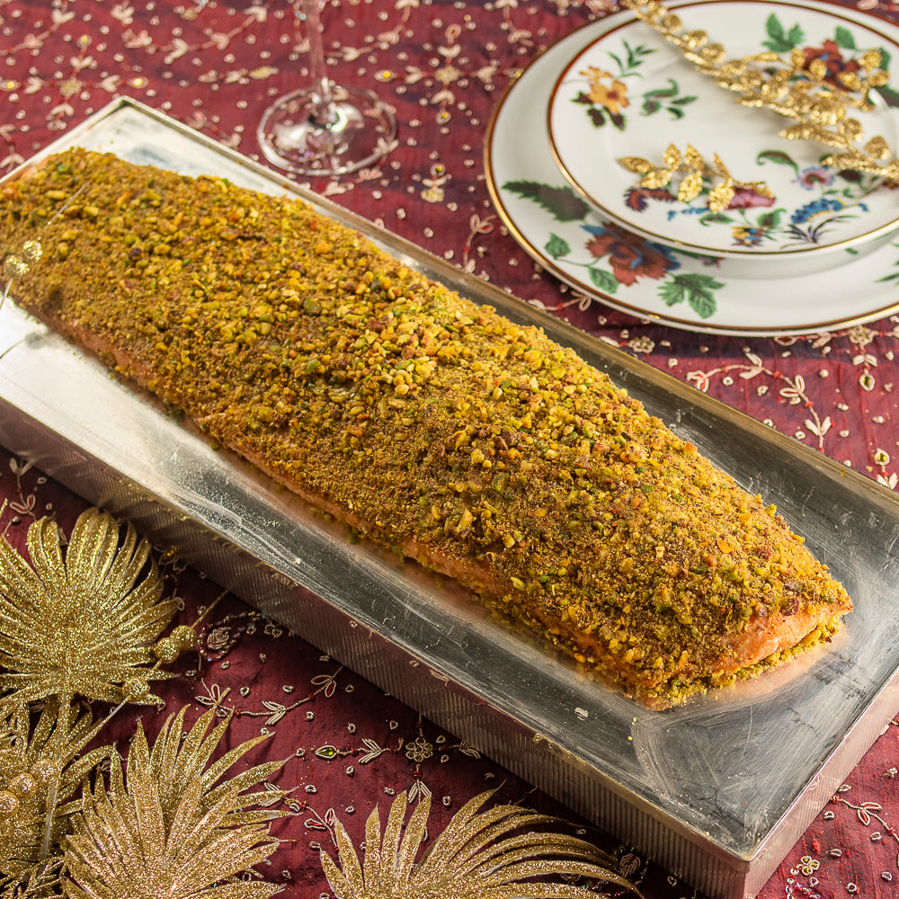 Salmão Poché com Crosta de Pistache e Molho de Açafrão