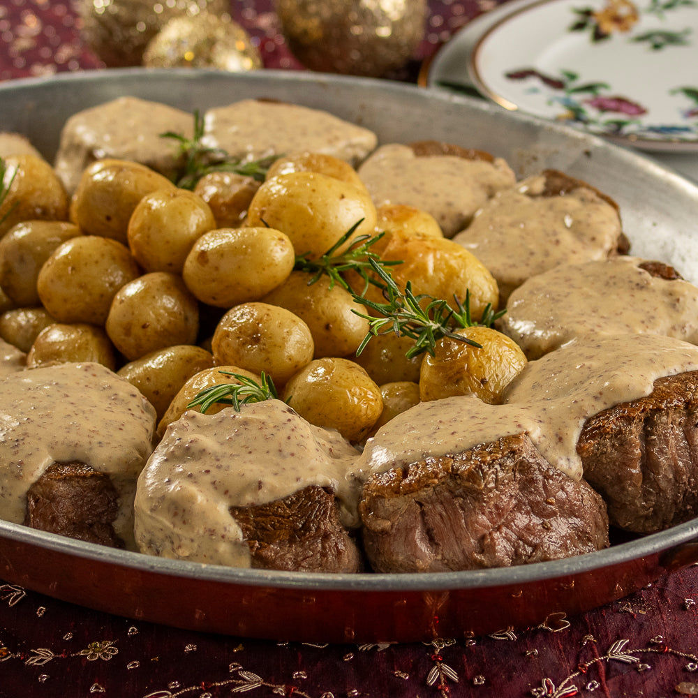 Medalhão de Mignon com Molho L’ancienne e Batatas Assadas
