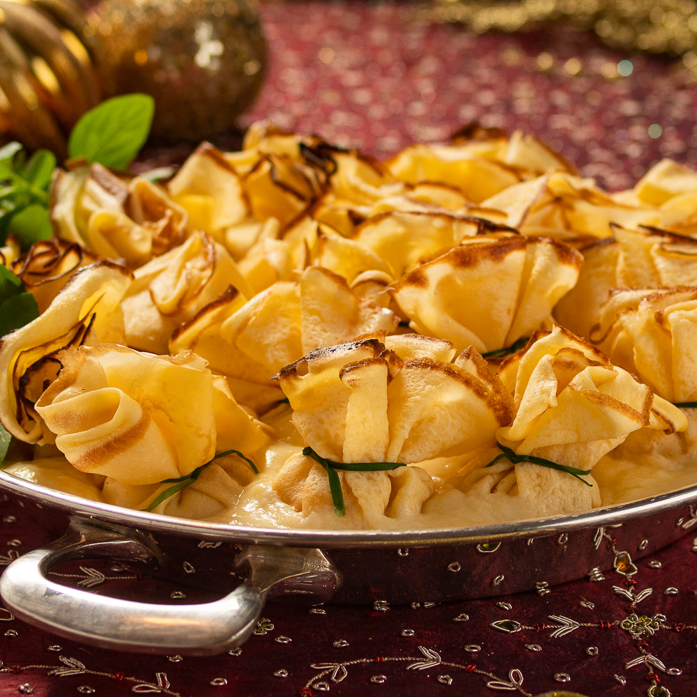 Trouxinha de Queijo Brie com Molho Cremoso de Parmesão