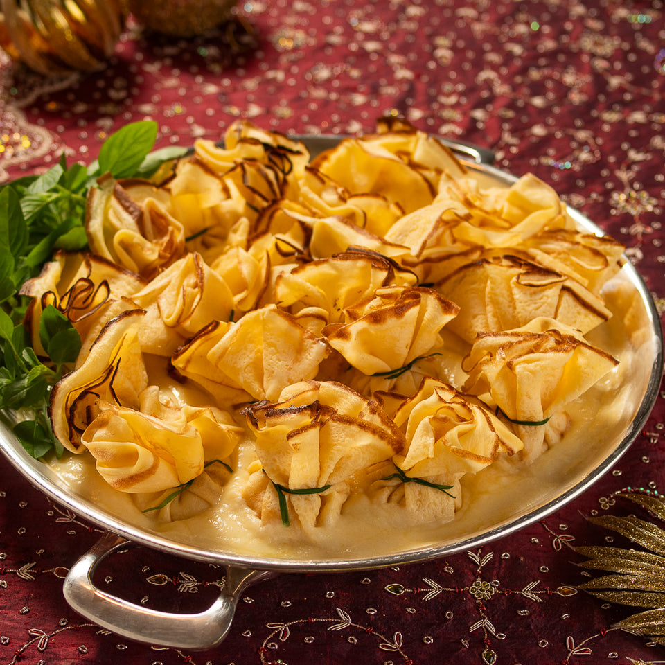 Trouxinha de Queijo Brie com Molho Cremoso de Parmesão