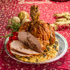Pernil de Porco Assado Lentamente- Farofa Rústica- e acompanha o Próprio Molho