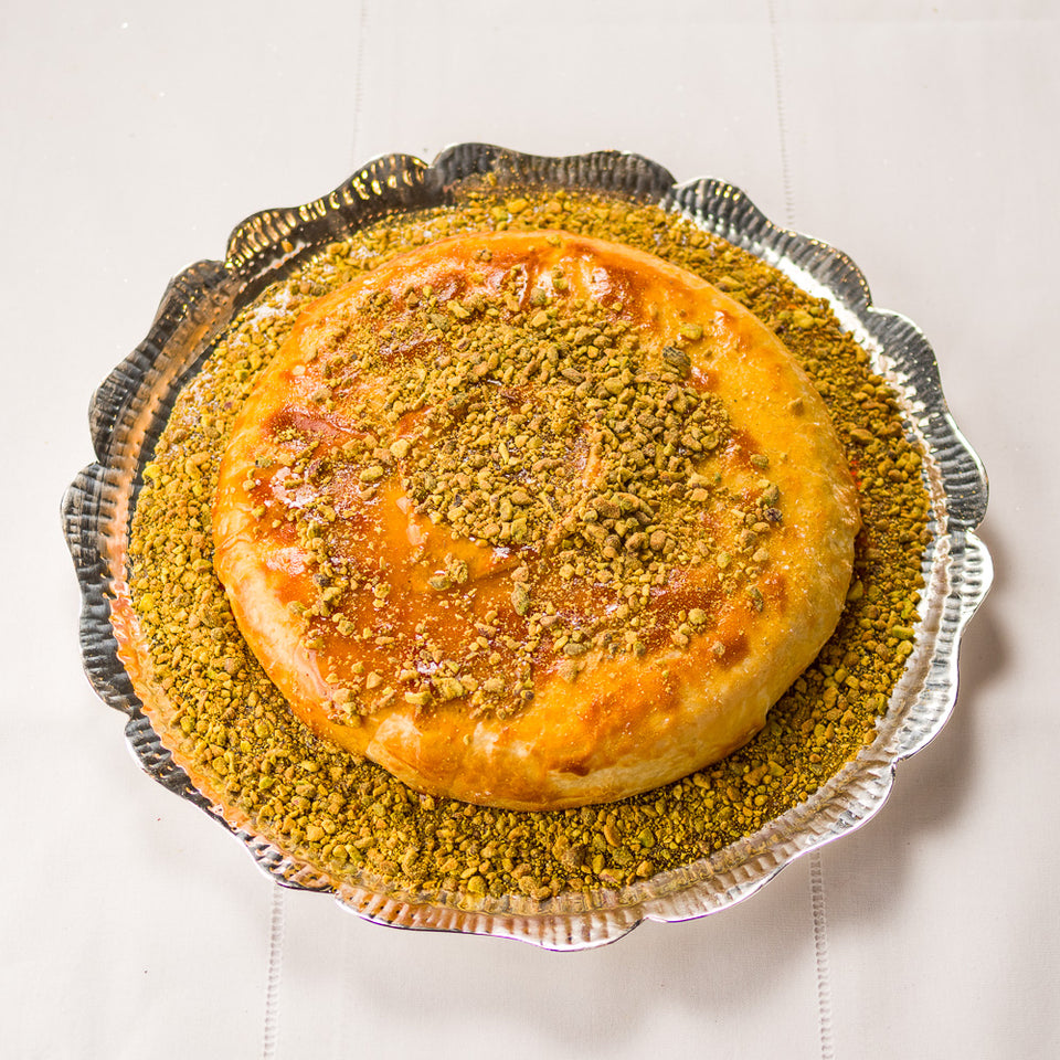 Queijo Brie Folhado com Farofa de Pistache e Mel Trufado