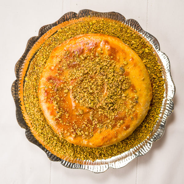 Queijo Brie Folhado com Farofa de Pistache e Mel Trufado