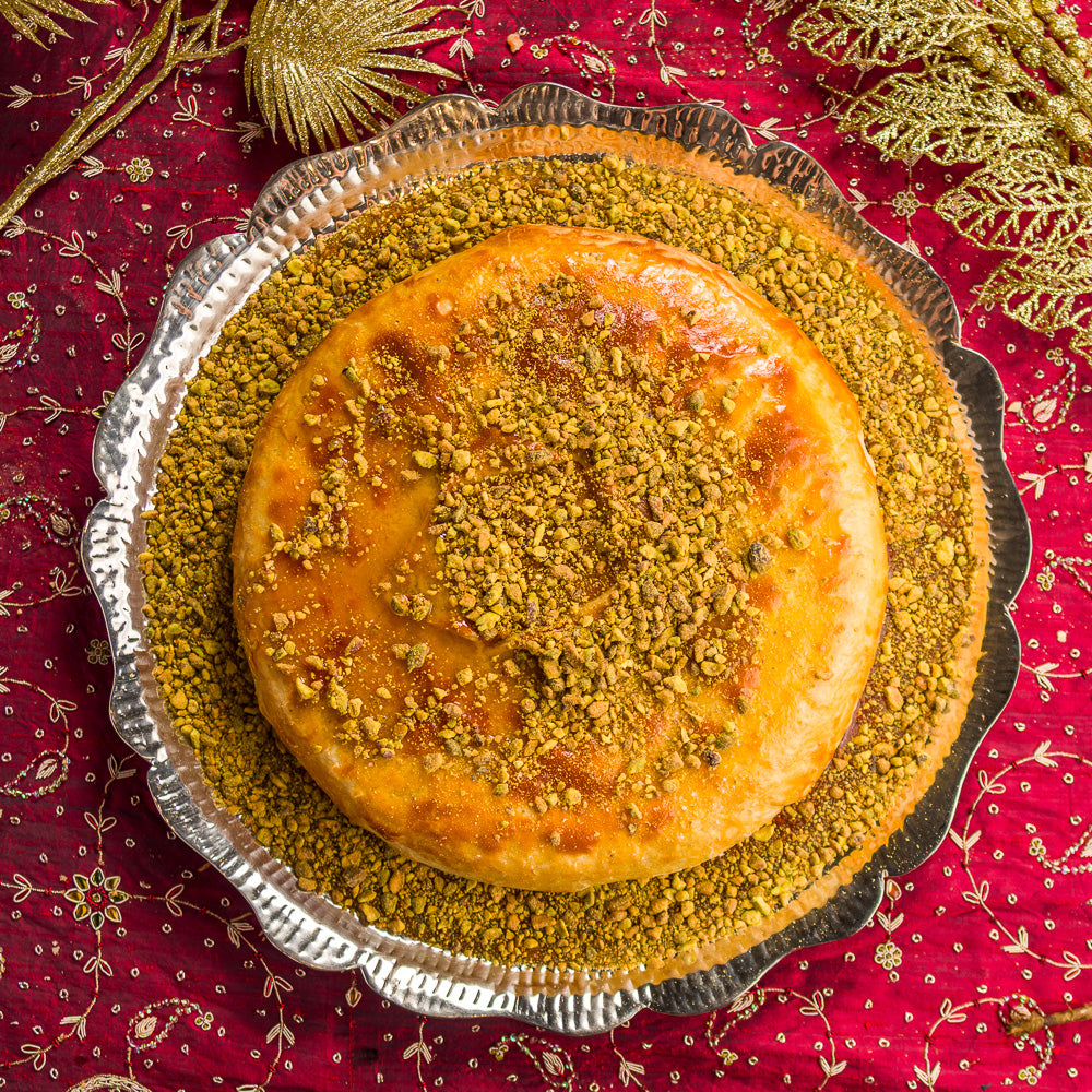 Queijo Brie Folhado com Farofa de Pistache e Mel Trufado