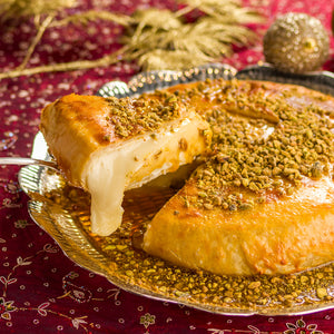 Queijo Brie Folhado com Farofa de Pistache e Mel Trufado