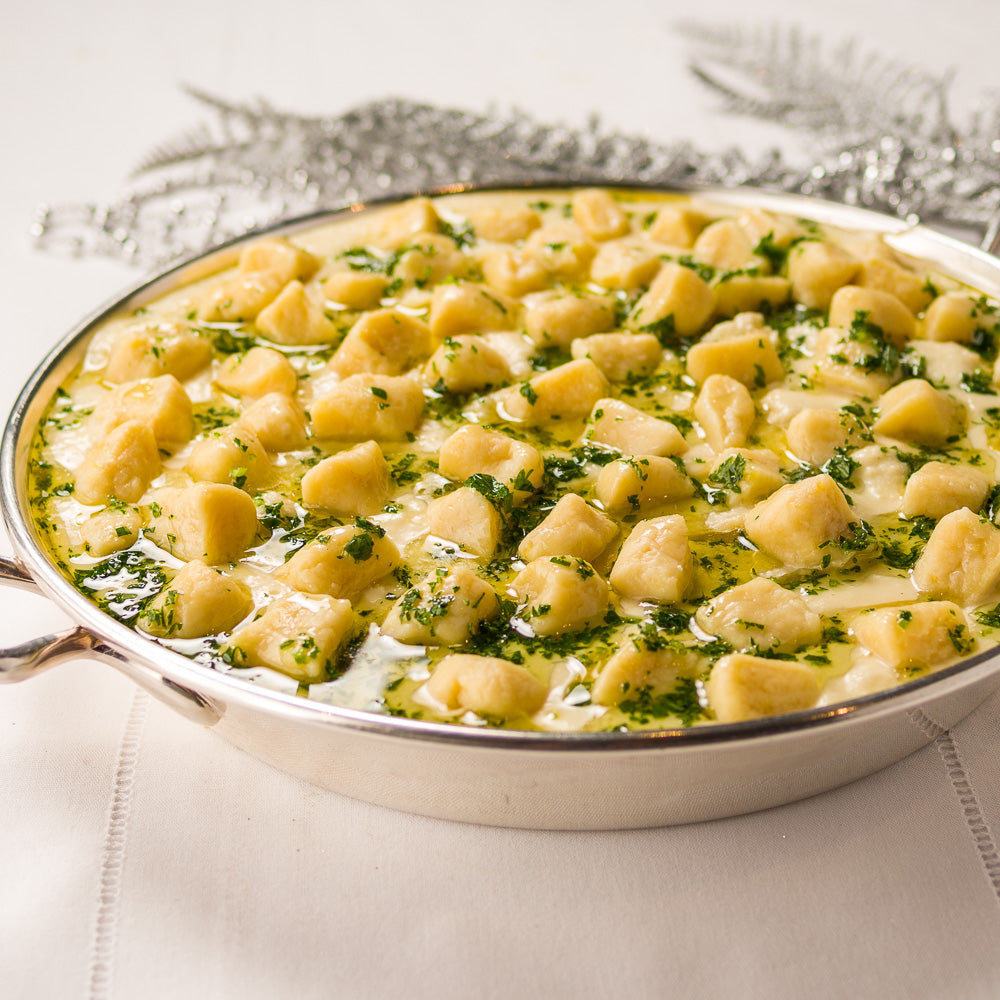 Nhoque de Mandioquinha com Molho Fresco de Parmesão e Salsa Trufada