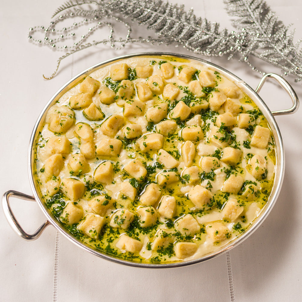 Nhoque de Mandioquinha com Molho Fresco de Parmesão e Salsa Trufada