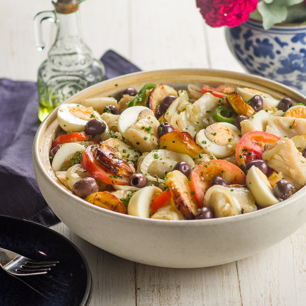 Bacalhoada Tradicional (Tomate- Cebola- Batata- Ovo- Azeitona e Alho Frito)