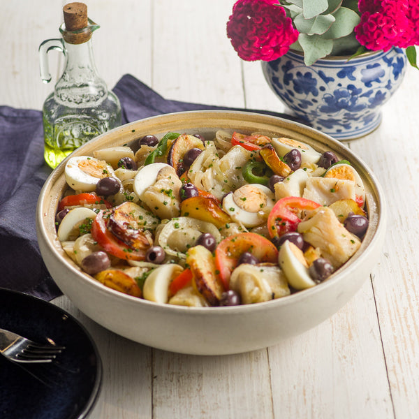 Bacalhoada Tradicional (Tomate- Cebola- Batata- Ovo- Azeitona e Alho Frito)