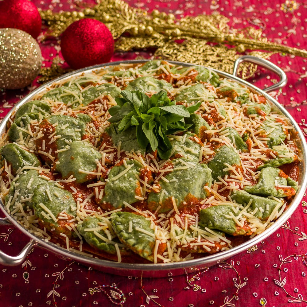 Ravioli de Mussarela de Búfala ao Molho de Tomate Fresco e Manjericão